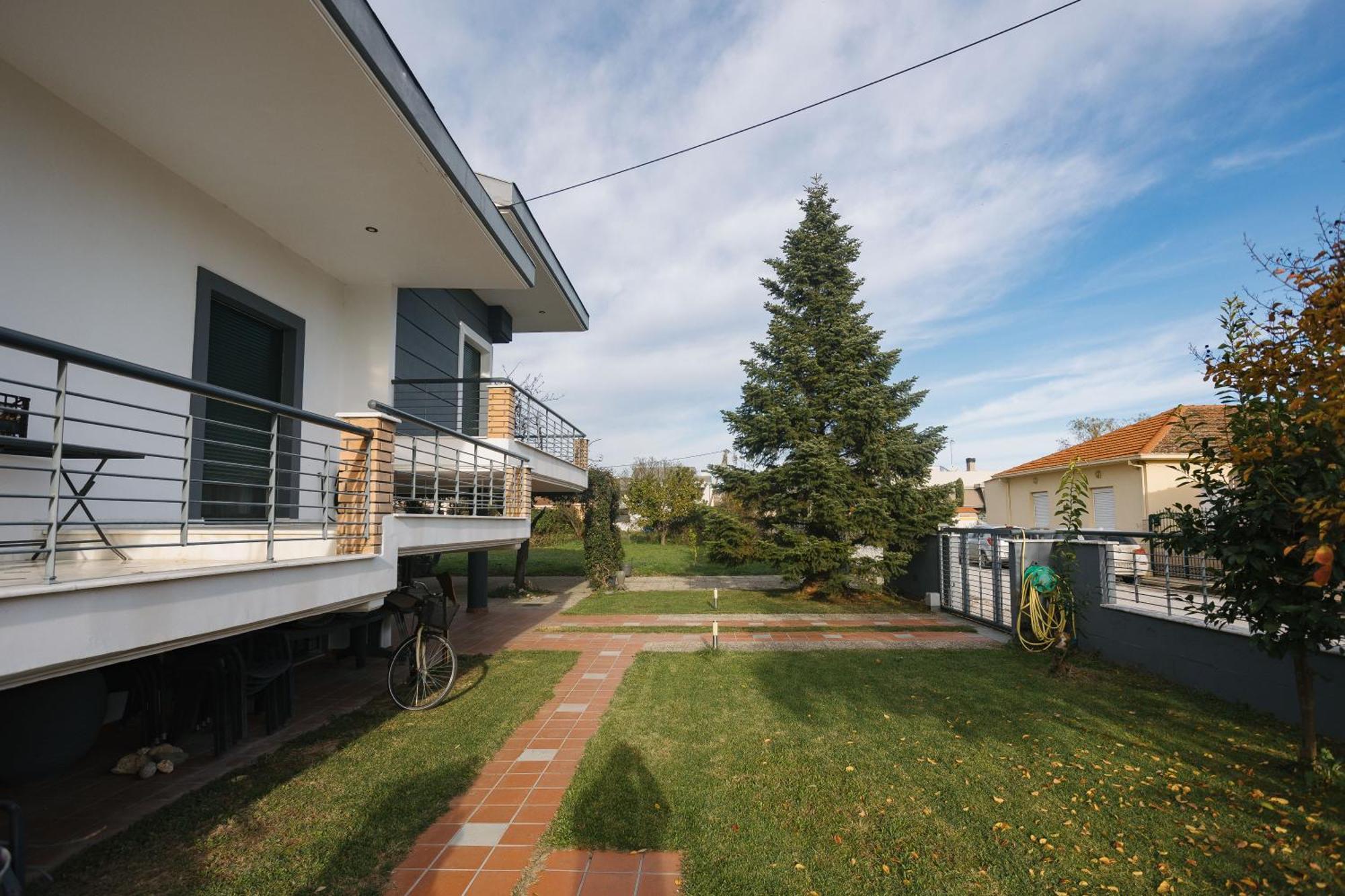 Billiard Home In Trikala Екстериор снимка