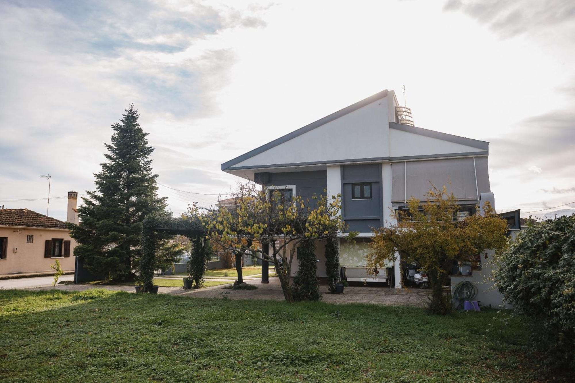 Billiard Home In Trikala Екстериор снимка