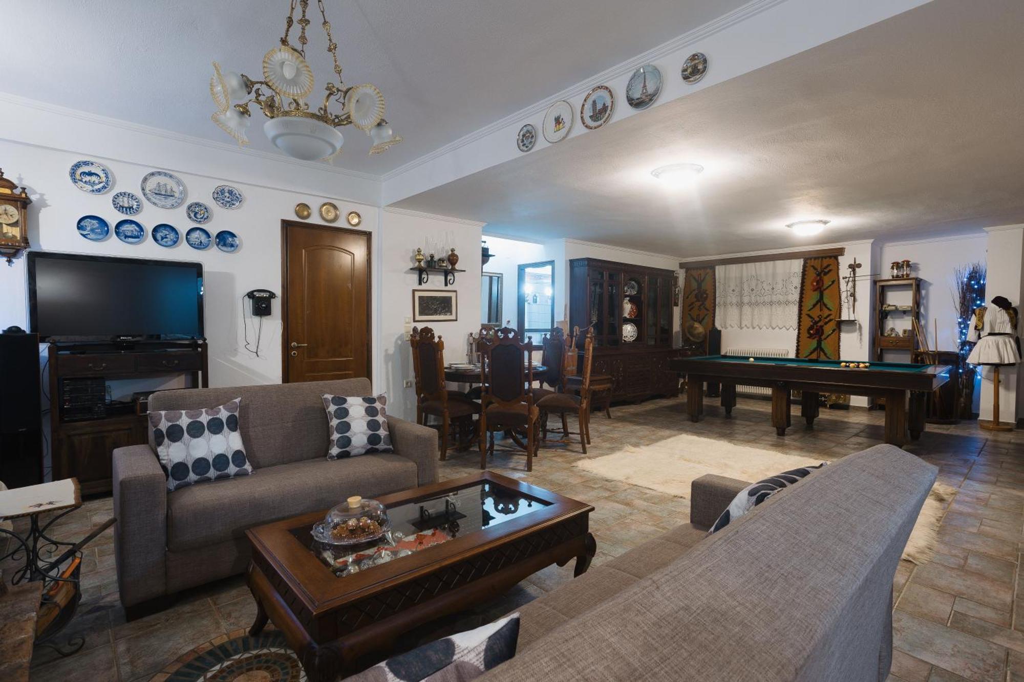 Billiard Home In Trikala Екстериор снимка